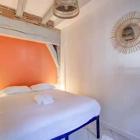 Le Chambord Belle Maison A Colombage Avec Terrasse Apartment Tours